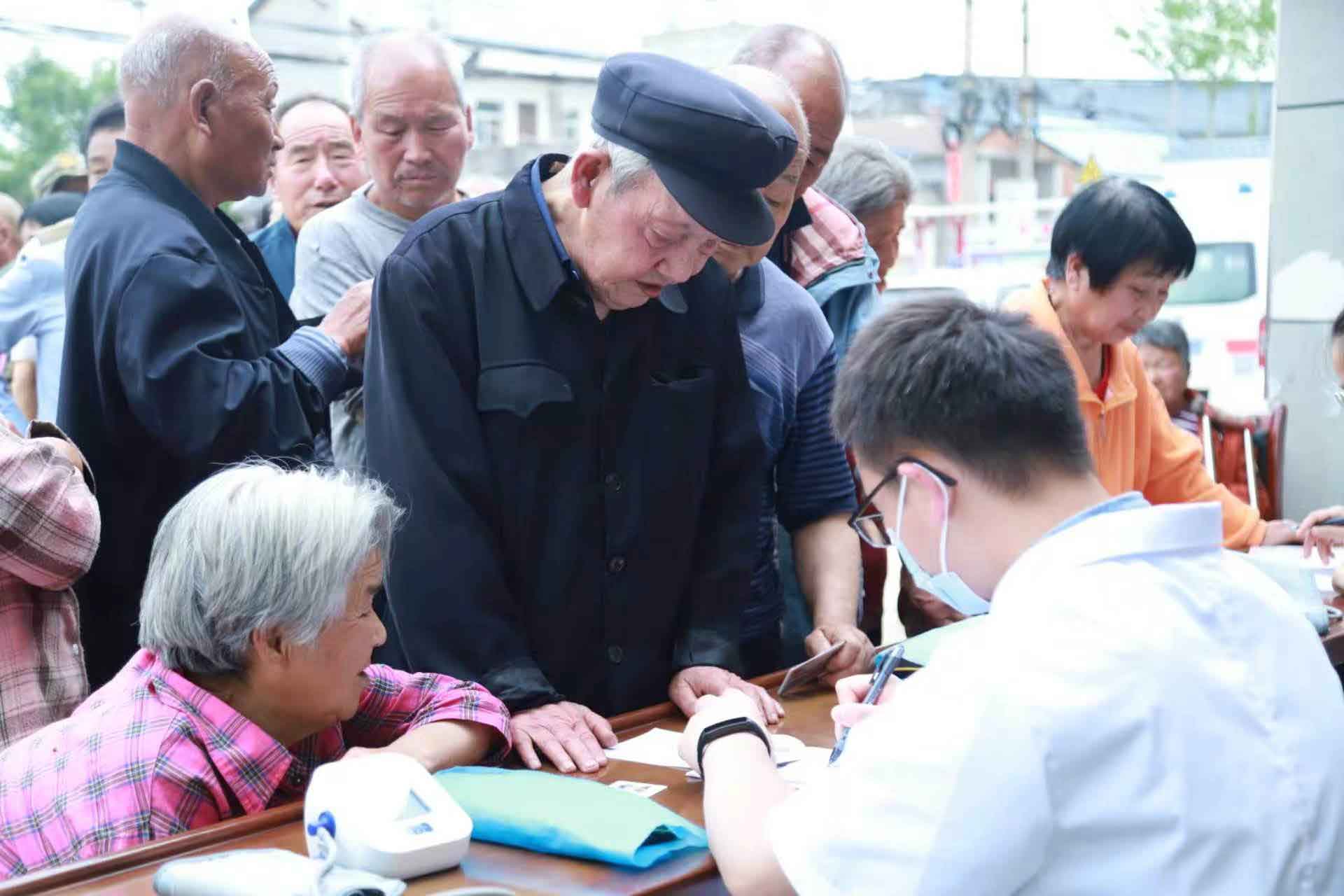 民众.jpg 民众.jpg